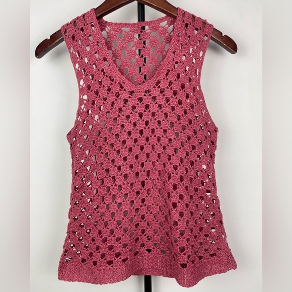 Red Cerise Crochet Sleeveless Tank Blouse - Picture 1 of 4